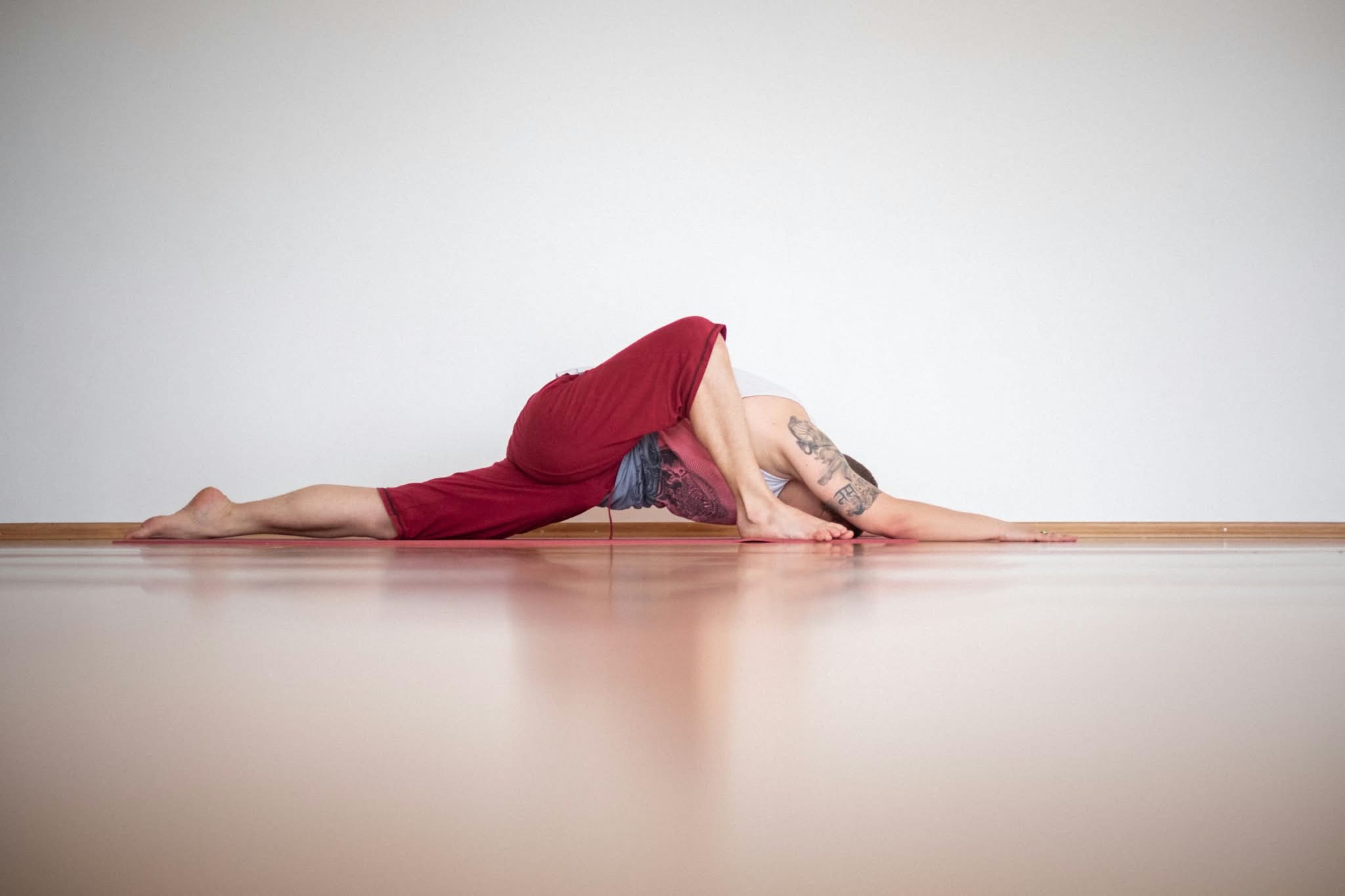 Andrija u Yin Yoga položaju